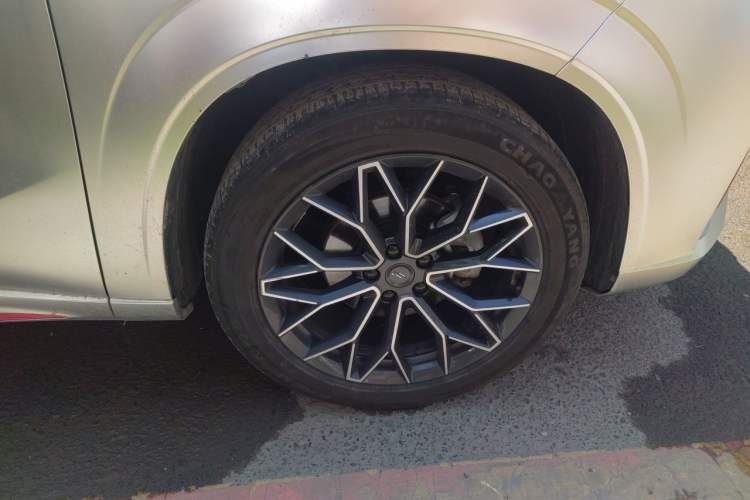 Used CHANGAN OSHAN Z6 2022 Blue Whale 1.5T DCT Smart Edition Right Front Wheel Hub