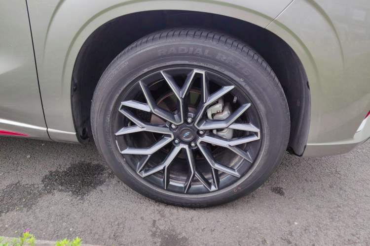 Used CHANGAN OSHAN Z6 2022 Blue Whale 1.5T DCT Smart Edition Right Front Wheel Hub