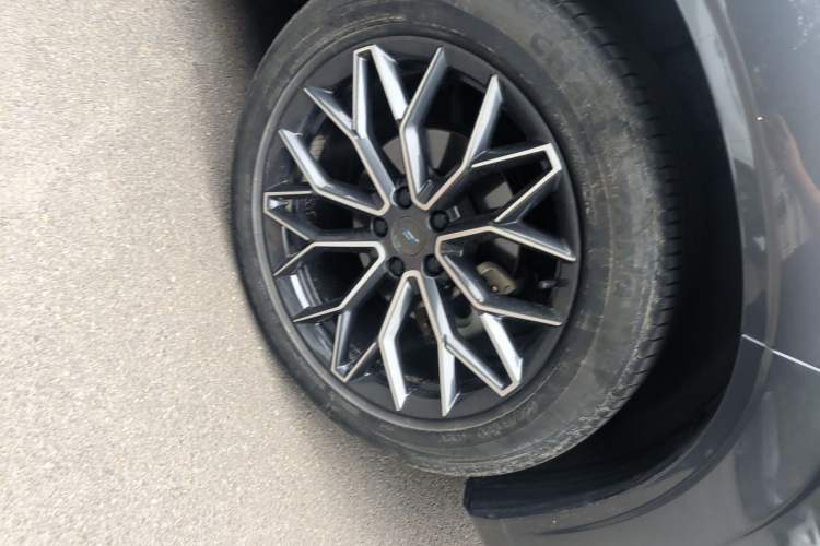 Used CHANGAN OSHAN Z6 2022 Blue Whale 1.5T DCT Smart Edition Right Front Wheel Hub