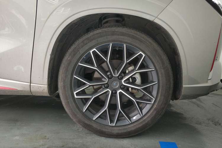 Used CHANGAN OSHAN Z6 2022 Blue Whale 1.5T DCT Smart Edition Urban Version Right Rear Wheel Hub