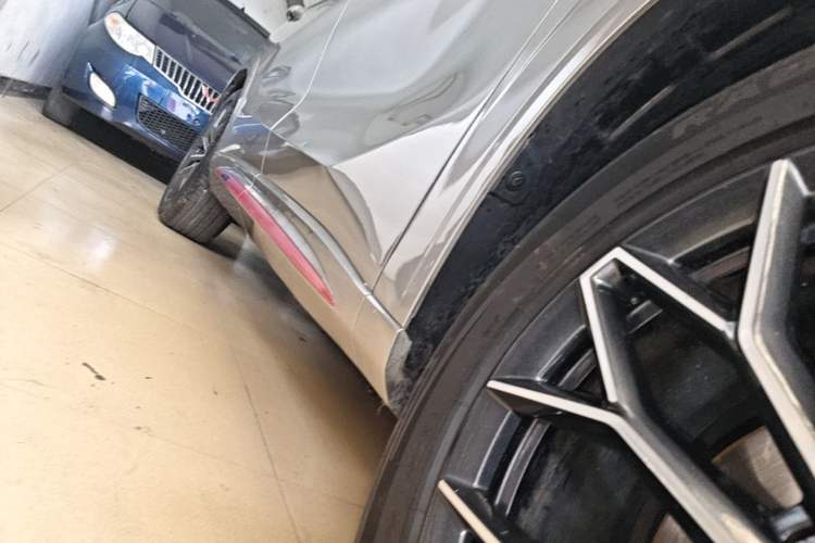 Used CHANGAN OSHAN Z6 2022 Blue Whale 1.5T DCT Smart Edition Urban Version Right Side Sill