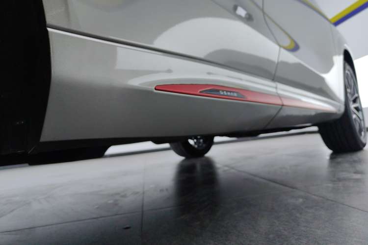 Used CHANGAN OSHAN Z6 2022 Blue Whale 1.5T DCT Smart Edition Urban Version Right Side Sill