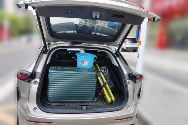Used CHANGAN OSHAN Z6 2022 Blue Whale 1.5T DCT Smart Edition Trunk