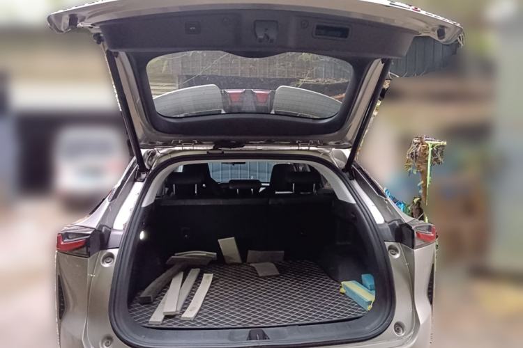 Used CHANGAN OSHAN Z6 2022 Blue Whale 1.5T DCT Smart Edition Trunk