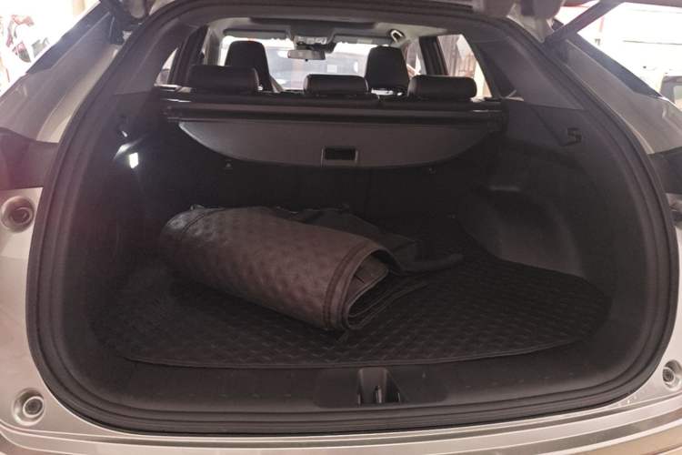 Used CHANGAN OSHAN Z6 2022 Blue Whale 1.5T DCT Smart Edition Urban Version Trunk