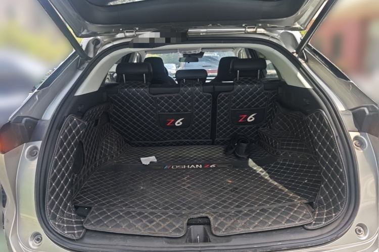 Used CHANGAN OSHAN Z6 2022 Blue Whale 1.5T DCT Smart Edition Trunk