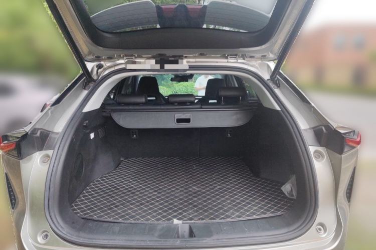 Used CHANGAN OSHAN Z6 2022 Blue Whale 1.5T DCT Smart Edition Trunk