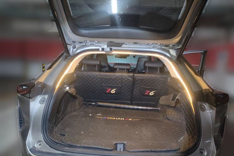 Used CHANGAN OSHAN Z6 2022 Blue Whale 1.5T DCT Smart Navigation Model Trunk