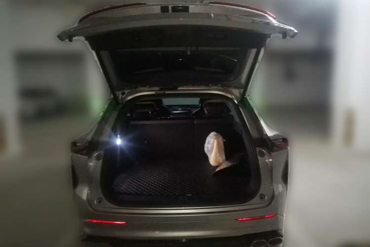 Used CHANGAN OSHAN Z6 2022 Blue Whale 1.5T DCT Smart Edition Urban Version Trunk