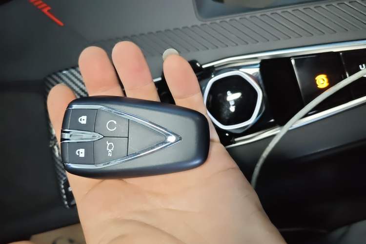 Used CHANGAN OSHAN Z6 2022 Blue Whale 1.5T DCT Luxury Model Vehicle Key