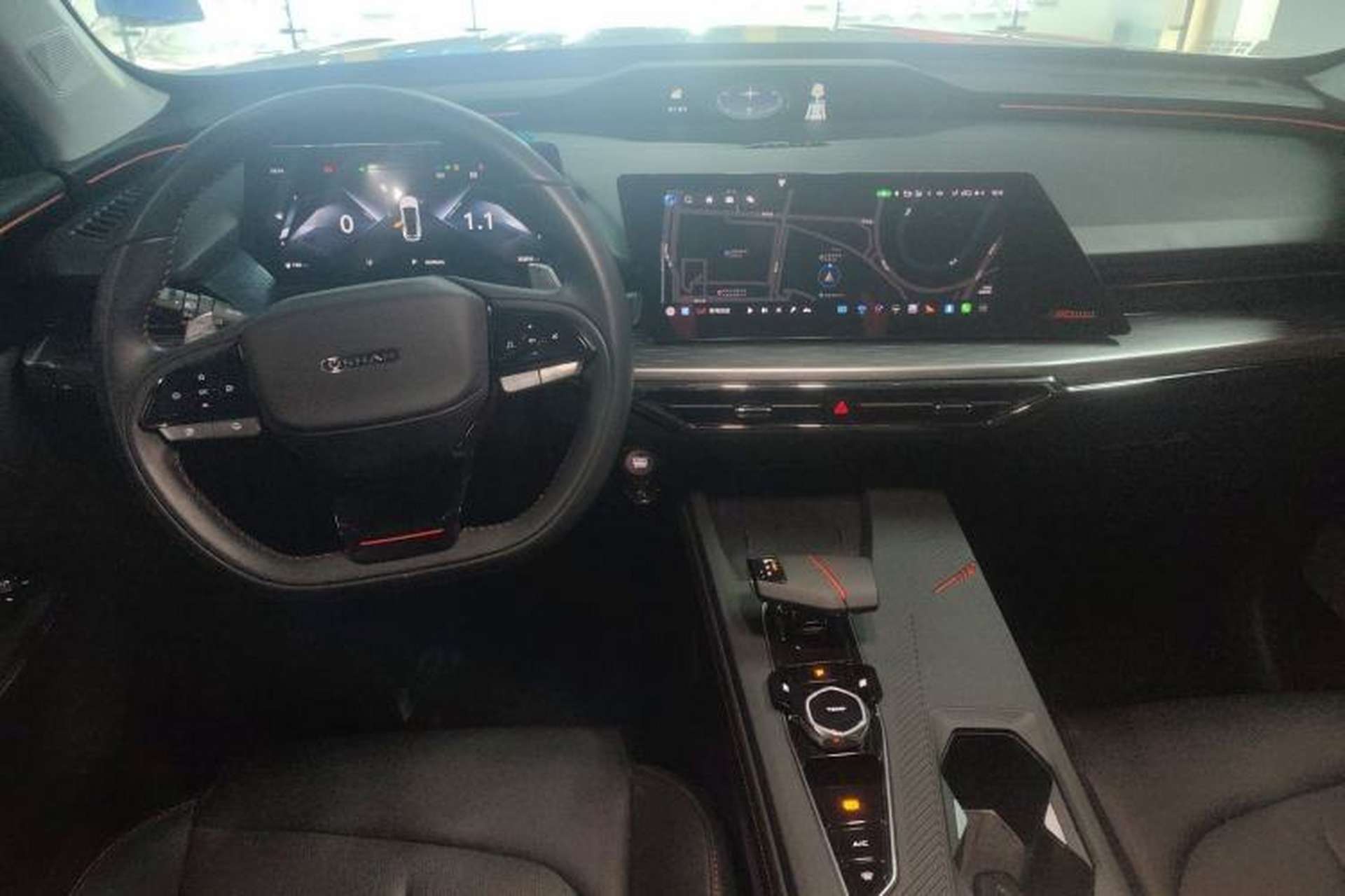 Used CHANGAN OSHAN Z6 2022 Blue Whale 1.5T DCT Smart Edition Center Console