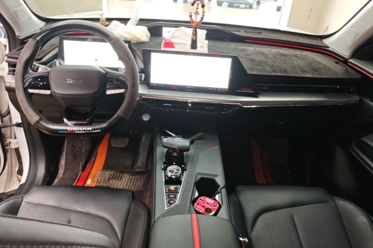 Used CHANGAN OSHAN Z6 2022 Blue Whale 1.5T DCT Smart Edition Urban Version Center Console