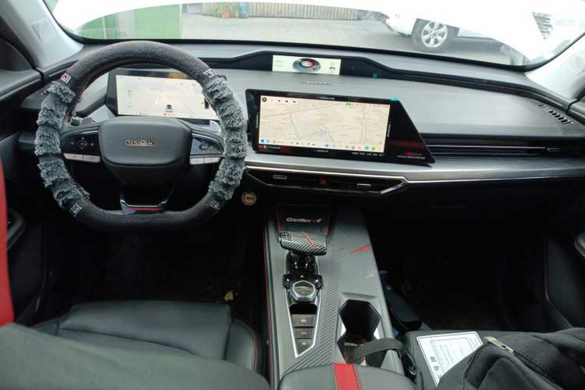 Used CHANGAN OSHAN Z6 2022 Blue Whale 1.5T DCT Smart Edition Center Console