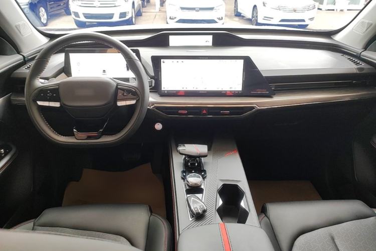 Used CHANGAN OSHAN Z6 2022 Blue Whale 1.5T DCT Smart Edition Center Console