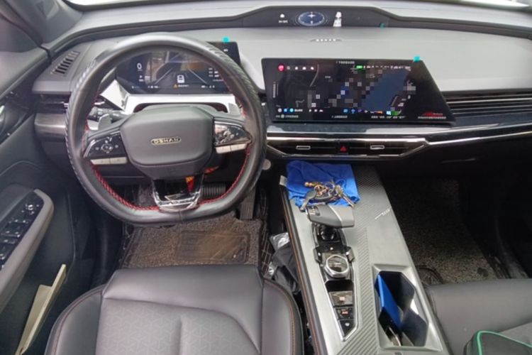 Used CHANGAN OSHAN Z6 2022 Blue Whale 1.5T DCT Smart Edition Center Console