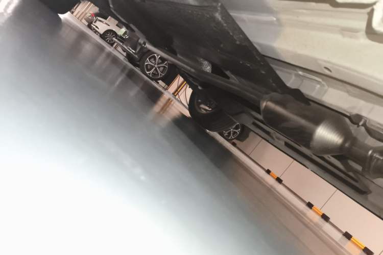 Used CHANGAN OSHAN Z6 2022 Blue Whale 1.5T DCT Luxury Model Chassis Front Right