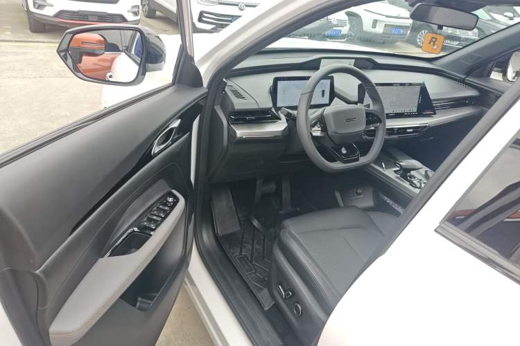 Used CHANGAN OSHAN Z6 2022 Blue Whale 1.5T DCT Smart Edition Urban Version Driver Seat