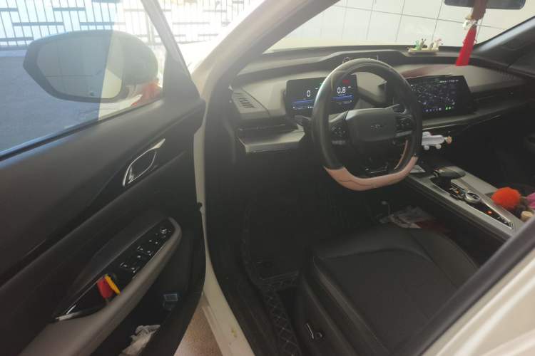 Used CHANGAN OSHAN Z6 2022 Blue Whale 1.5T DCT Luxury Model Driver Seat
