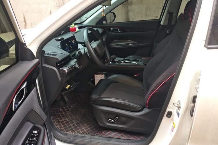 Used CHANGAN OSHAN Z6 2022 Blue Whale 1.5T DCT Luxury Model Driver Seat