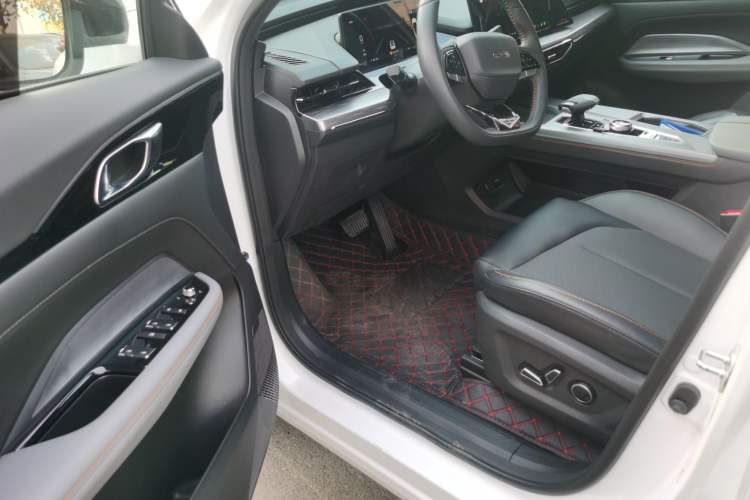 Used CHANGAN OSHAN Z6 2022 Blue Whale 1.5T DCT Smart Edition Urban Version Driver Seat