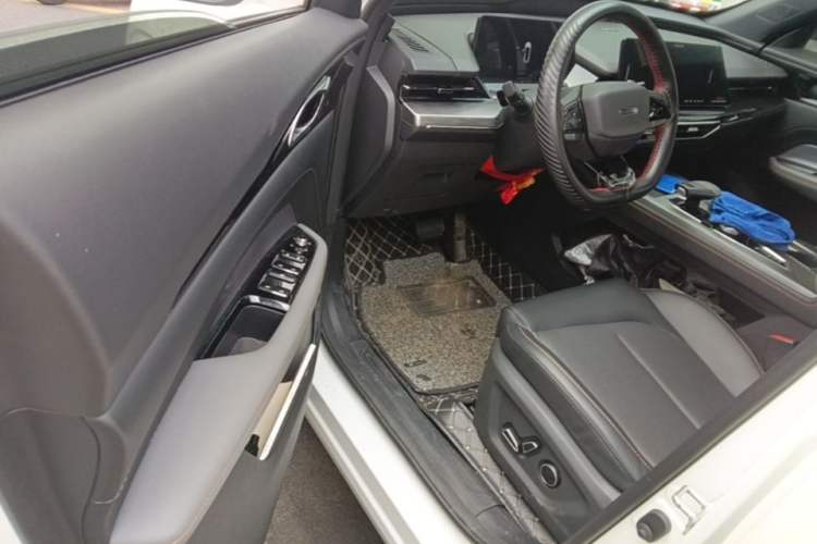 Used CHANGAN OSHAN Z6 2022 Blue Whale 1.5T DCT Smart Edition Driver Seat