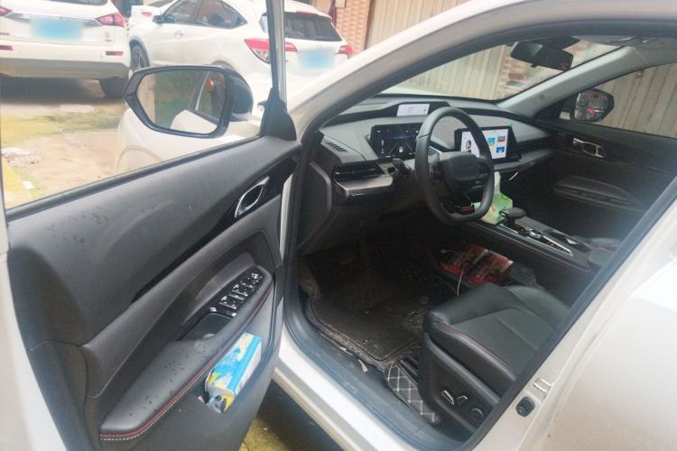 Used CHANGAN OSHAN Z6 2022 Blue Whale 1.5T DCT Smart Navigation Model Driver Seat