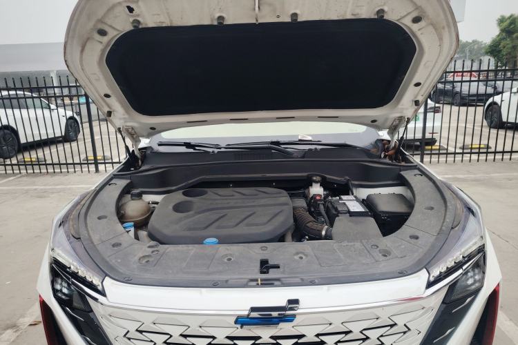 Used CHANGAN OSHAN Z6 2022 Blue Whale 1.5T DCT Smart Navigation Model Engine Bay