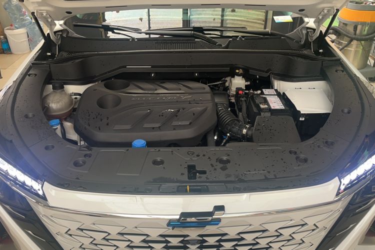 Used CHANGAN OSHAN Z6 2022 Blue Whale 1.5T DCT Smart Navigation Model Engine Bay