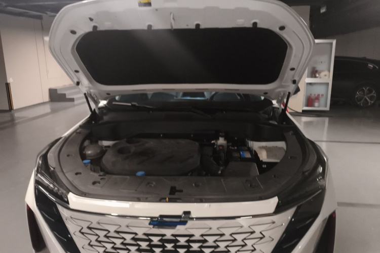 Used CHANGAN OSHAN Z6 2022 Blue Whale 1.5T DCT Luxury Model Engine Bay
