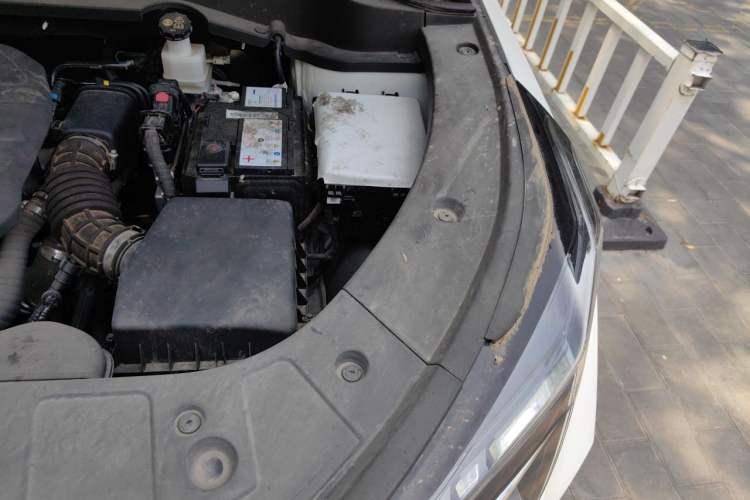 Used CHANGAN OSHAN Z6 2022 Blue Whale 1.5T DCT Smart Navigation Model Engine Bay Left