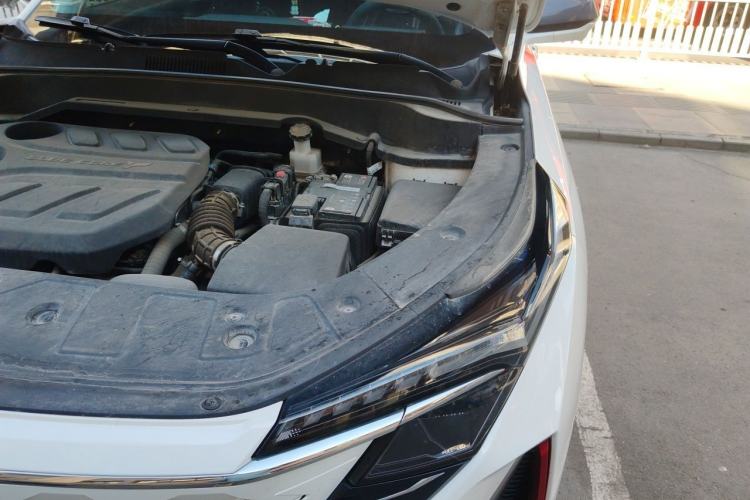 Used CHANGAN OSHAN Z6 2022 Blue Whale 1.5T DCT Luxury Model Engine Bay Left
