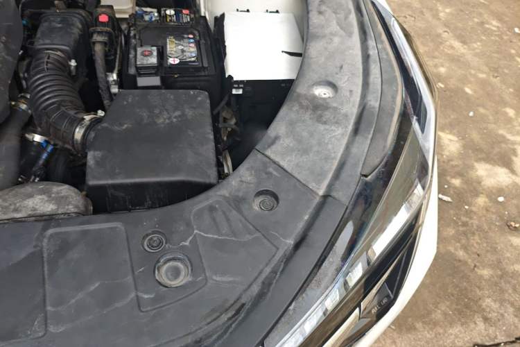Used CHANGAN OSHAN Z6 2022 Blue Whale 1.5T DCT Luxury Model Engine Bay Left