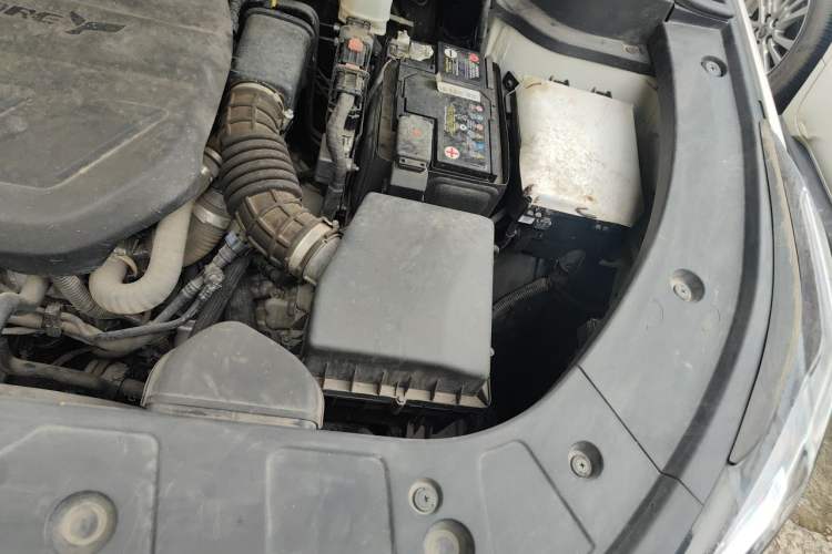 Used CHANGAN OSHAN Z6 2022 Blue Whale 1.5T DCT Luxury Model Engine Bay Left