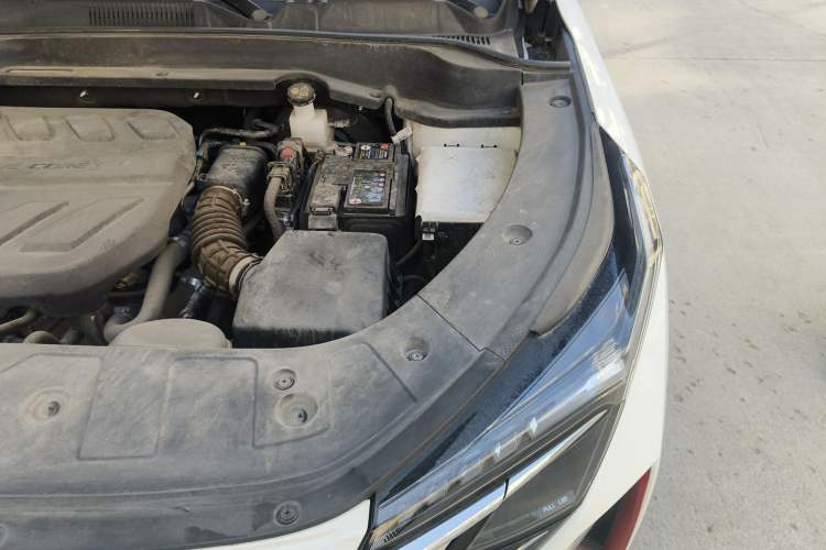 Used CHANGAN OSHAN Z6 2022 Blue Whale 1.5T DCT Luxury Model Engine Bay Left