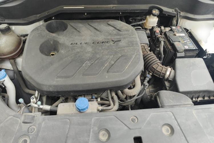 Used CHANGAN OSHAN Z6 2022 Blue Whale 1.5T DCT Luxury Model Engine Bay