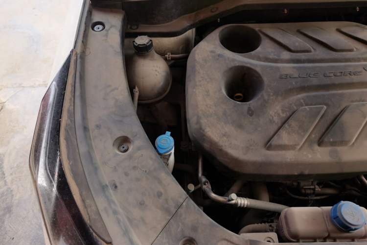 Used CHANGAN OSHAN Z6 2022 Blue Whale 1.5T DCT Luxury Model Engine Bay Right