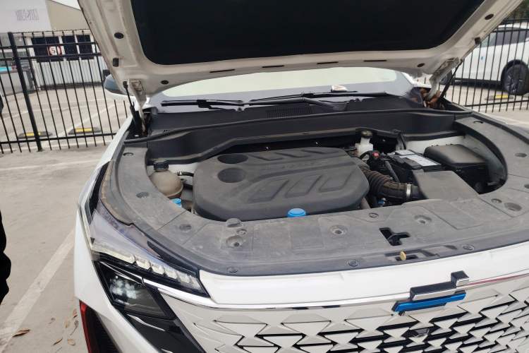 Used CHANGAN OSHAN Z6 2022 Blue Whale 1.5T DCT Smart Navigation Model Engine Bay Right
