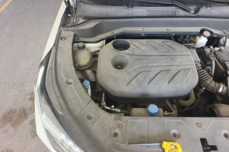 Used CHANGAN OSHAN Z6 2022 Blue Whale 1.5T DCT Luxury Model Engine Bay Right