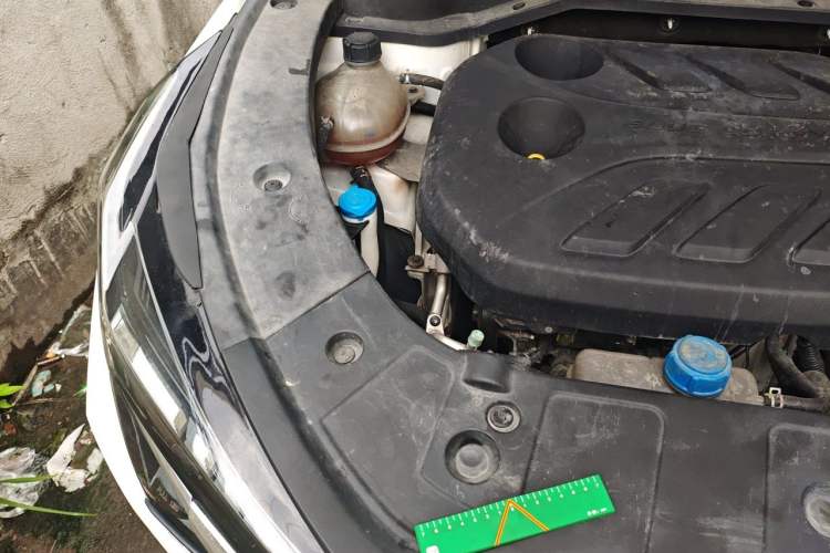 Used CHANGAN OSHAN Z6 2022 Blue Whale 1.5T DCT Luxury Model Engine Bay Right