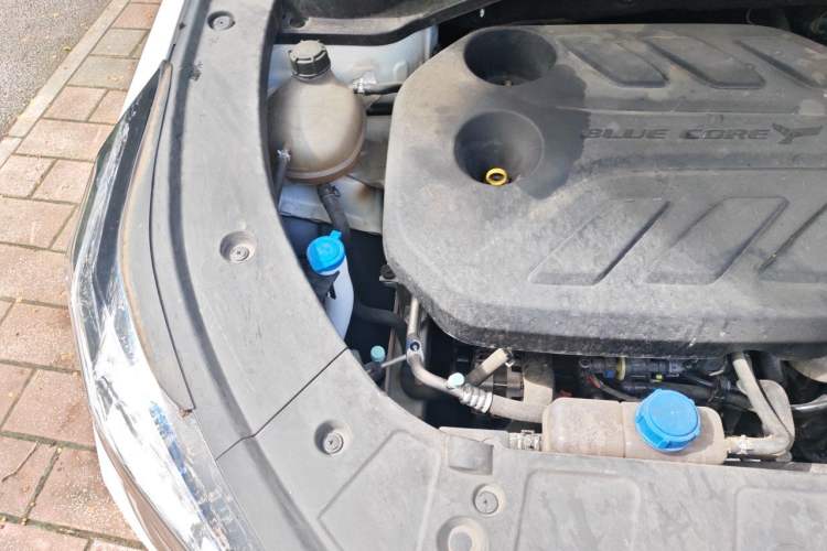 Used CHANGAN OSHAN Z6 2022 Blue Whale 1.5T DCT Smart Edition Urban Version Engine Bay Right