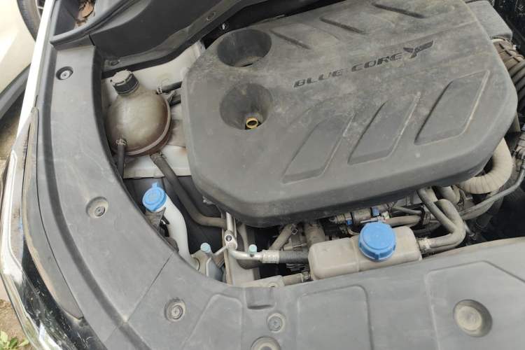 Used CHANGAN OSHAN Z6 2022 Blue Whale 1.5T DCT Luxury Model Engine Bay Right