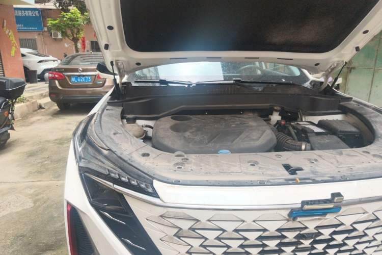 Used CHANGAN OSHAN Z6 2022 Blue Whale 1.5T DCT Smart Navigation Model Engine Bay Right
