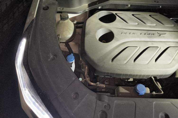 Used CHANGAN OSHAN Z6 2022 Blue Whale 1.5T DCT Luxury Model Engine Bay Right