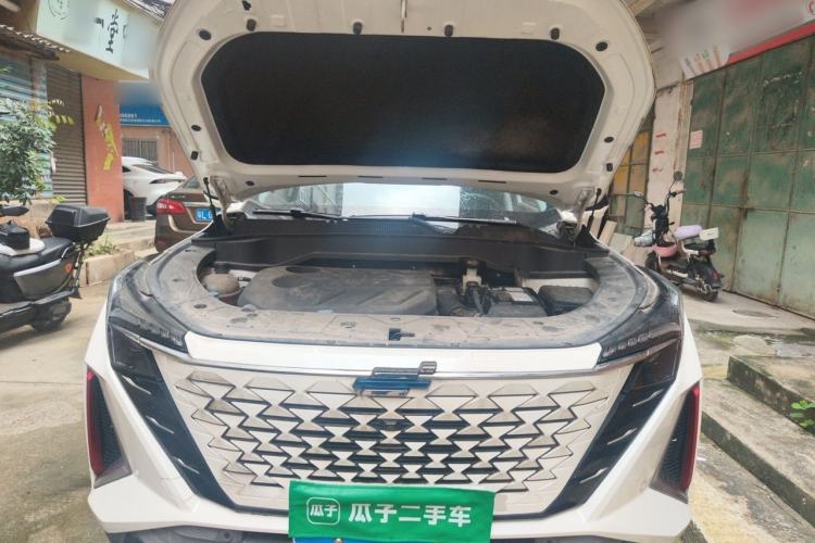Used CHANGAN OSHAN Z6 2022 Blue Whale 1.5T DCT Smart Navigation Model Engine Bay