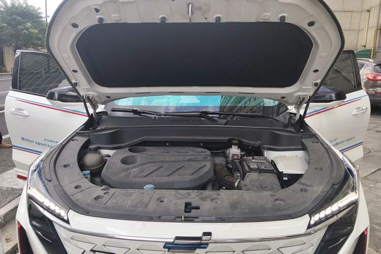 Used CHANGAN OSHAN Z6 2022 Blue Whale 1.5T DCT Luxury Model Engine Bay
