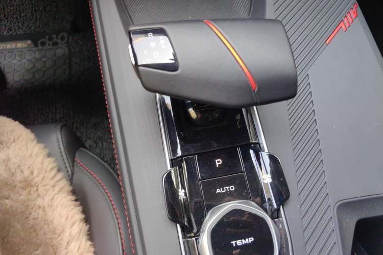 Used CHANGAN OSHAN Z6 2022 Blue Whale 1.5T DCT Smart Navigation Model Gear Lever