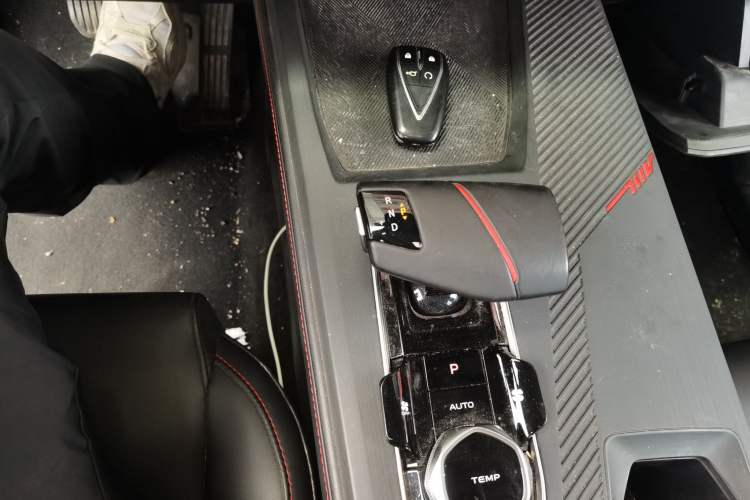 Used CHANGAN OSHAN Z6 2022 Blue Whale 1.5T DCT Luxury Model Gear Lever