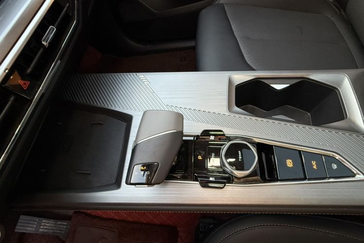Used CHANGAN OSHAN Z6 2022 Blue Whale 1.5T DCT Smart Edition Urban Version Gear Lever