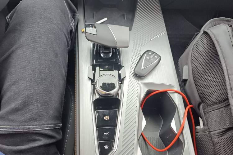 Used CHANGAN OSHAN Z6 2022 Blue Whale 1.5T DCT Smart Edition Urban Version Gear Lever