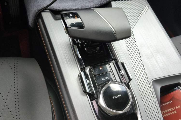Used CHANGAN OSHAN Z6 2022 Blue Whale 1.5T DCT Luxury Model Gear Lever